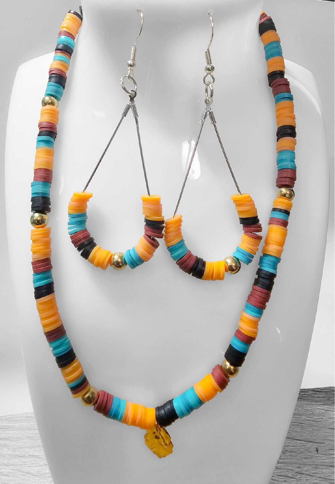 Parrure collier et boucle d´oreille heishi sable du désert