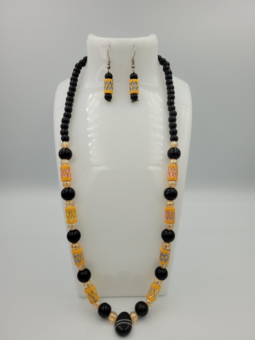 Parure boucle d'oreille et collier perlé