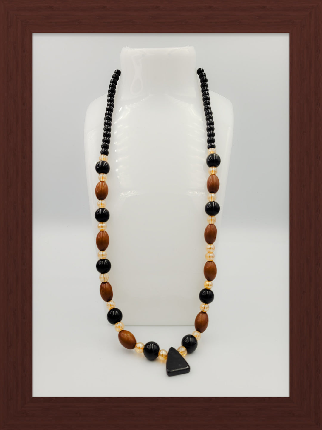 Collier en perle et triangle