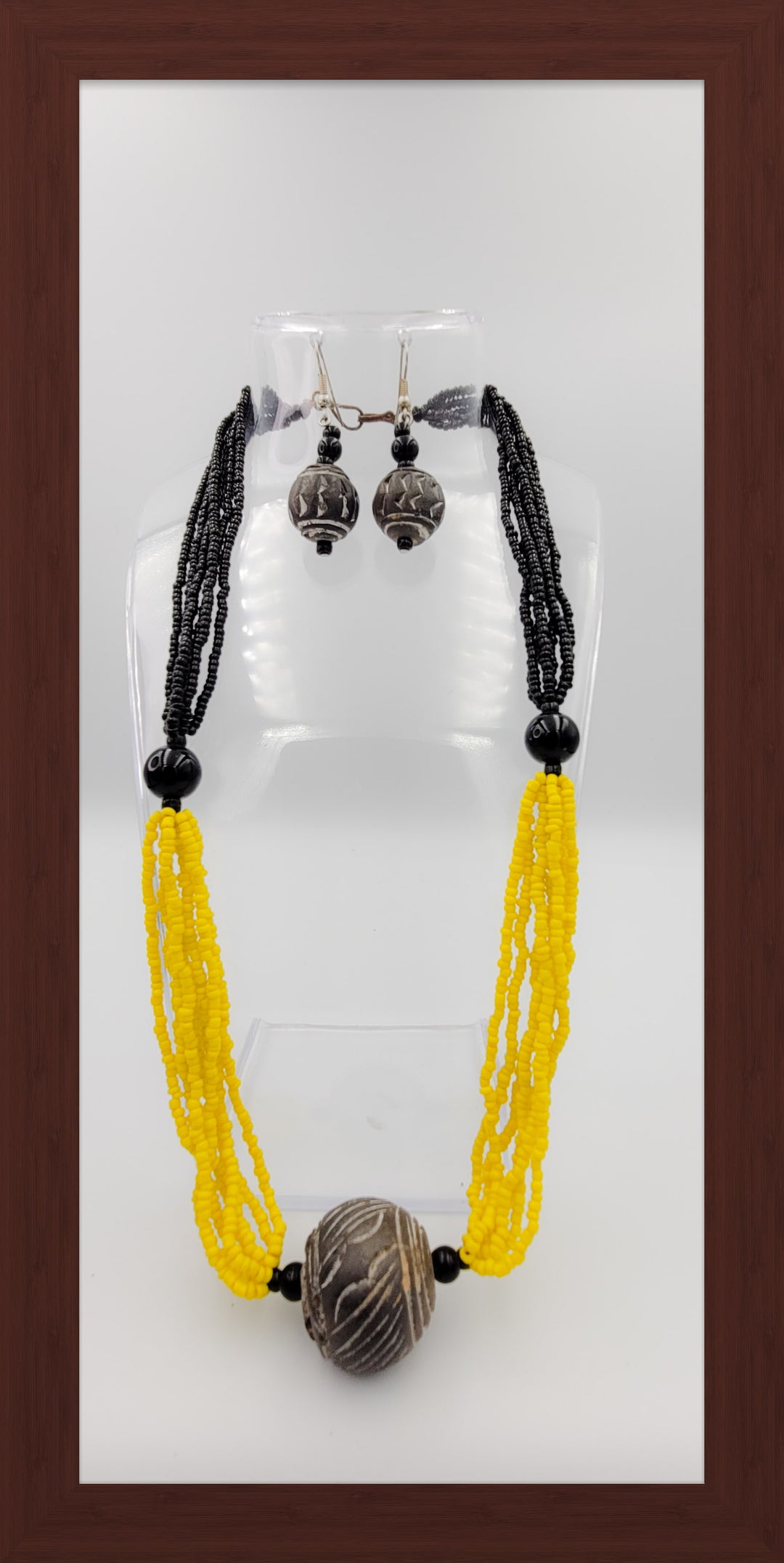 Collier et boucle d'oreille globe