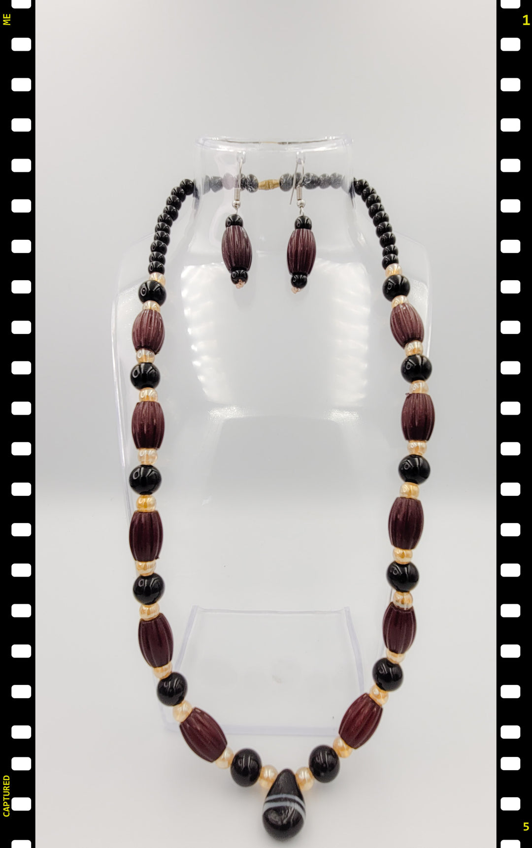 Ensemble boucle d'oreille et collier